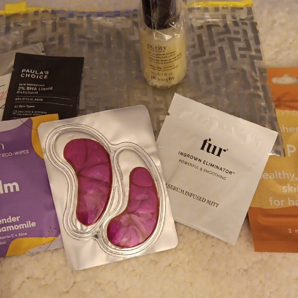 Purity Facial Care Set with Pink Eye Masks, Makeup Bag
